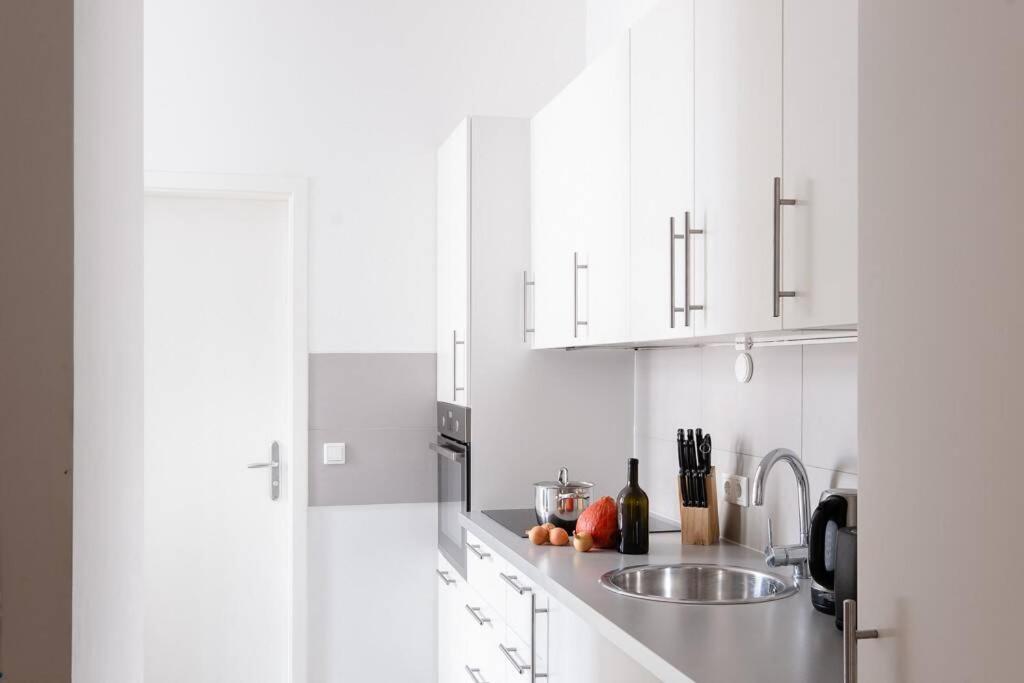 Sc 05 By Rockchair Apartments L Superhost Status L 2 Bedrooms Boxspringbeds Balcony Elevator - Cozy Family & Business Flair Welcomes You! Berlijn Buitenkant foto